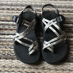 Chaco grey white and yellow size 6w